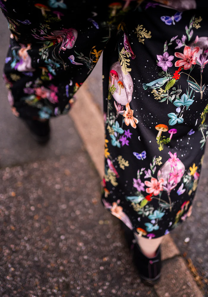 Amari  Midnight Botanical Print Pull On Wide Leg Culotte Trouser - Image 7