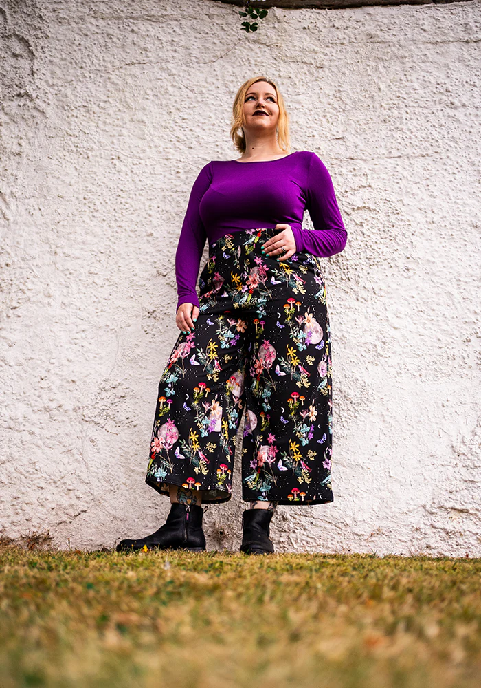 Amari  Midnight Botanical Print Pull On Wide Leg Culotte Trouser - Image 8