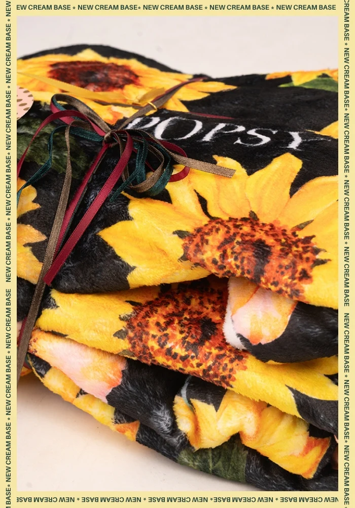 Black Sunflower Print Plush Throw Blanket (Pop-Under) - Image 4