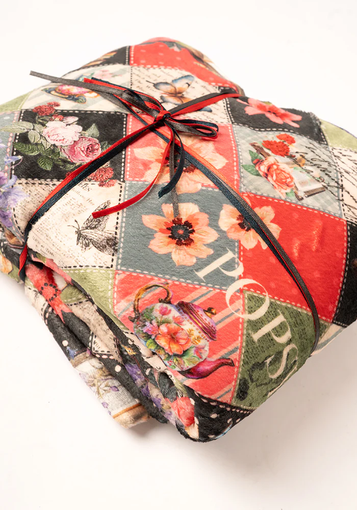 Pop-under Journals Print Plush Blanket - Image 4