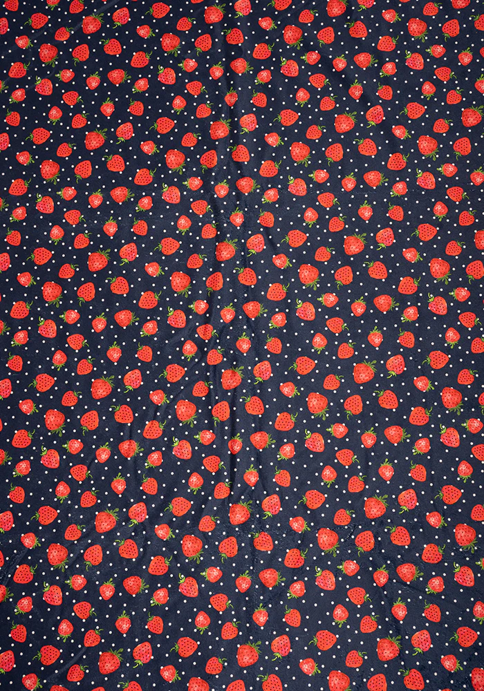 Strawberries Print Jumbo Bath Sheet - Image 4