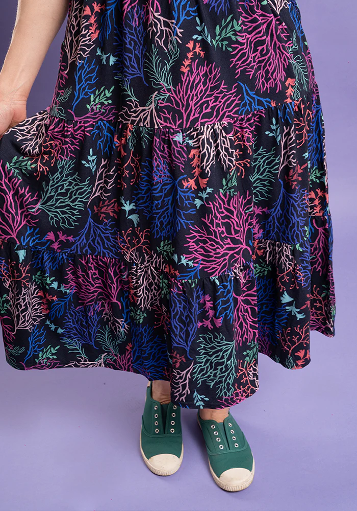 Tahila Coral Print Tiered Hem Relaxed Fit Viscose Midi Dress - Image 5