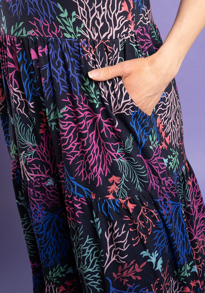 Tahila Coral Print Tiered Hem Relaxed Fit Viscose Midi Dress - Image 6