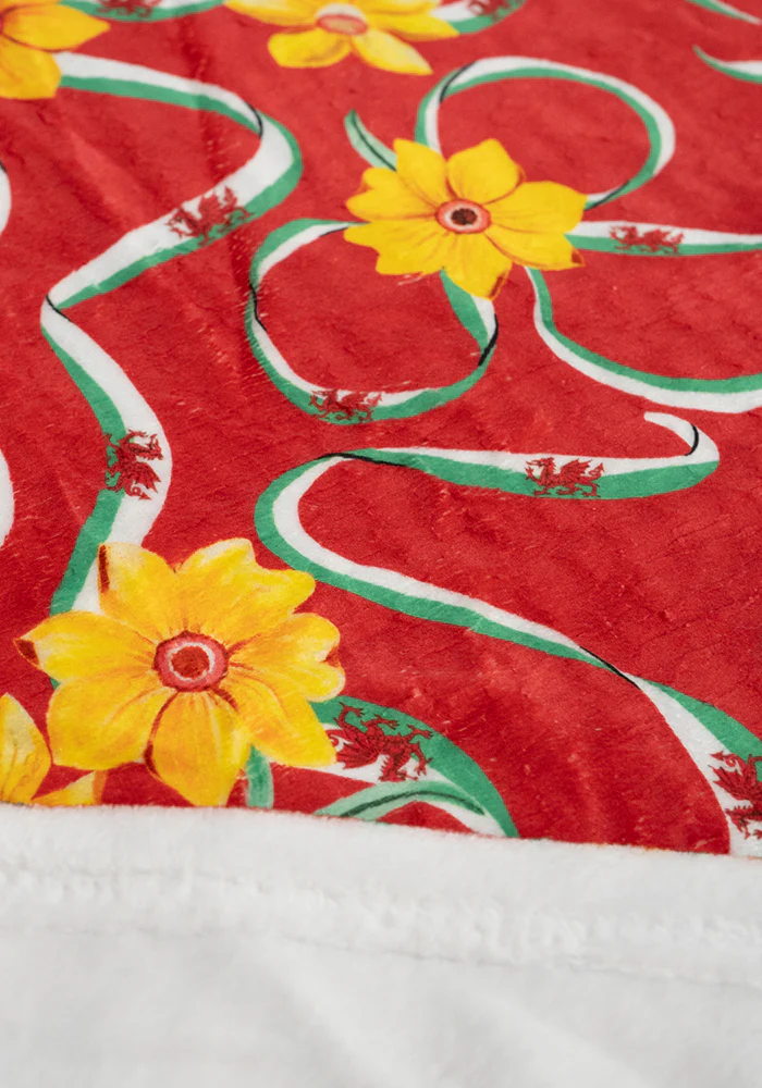 Wales Red Print Plush Throw Blanket (Pop-Under) - Image 5