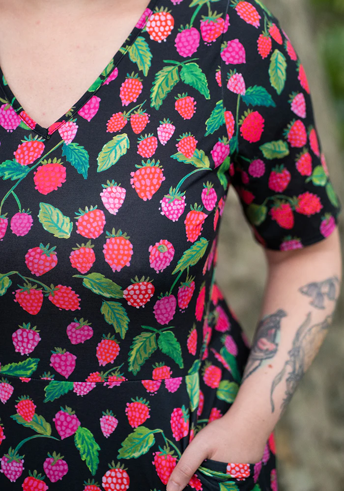 Yarden Raspberries Print Jersey Midaxi Dress - Image 5